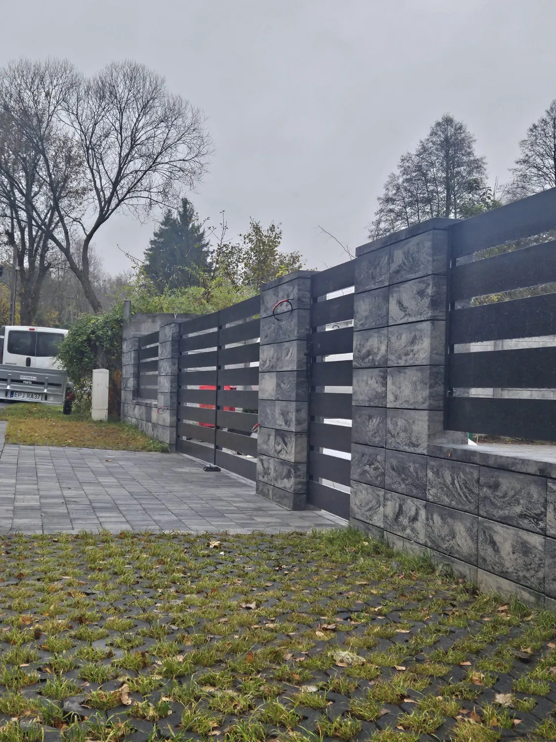 zdjęcie ogrodzenie z bloczków